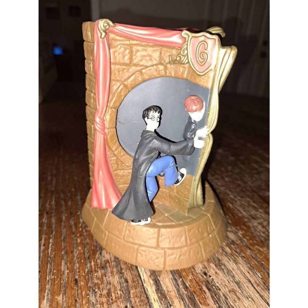 Vintage Rare 2001 Enesco Harry Potter Ron Enter Gryffindor Tower/ Fat Lady Bank